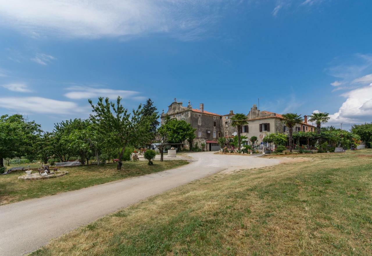 Apartments Mijat Novigrad Istria Eksteriør bilde
