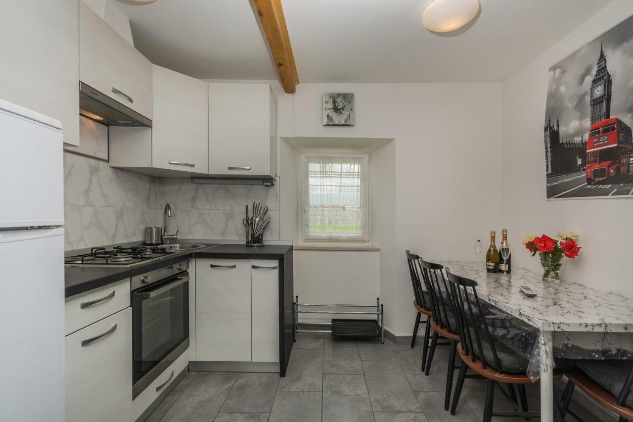 Apartments Mijat Novigrad Istria Eksteriør bilde