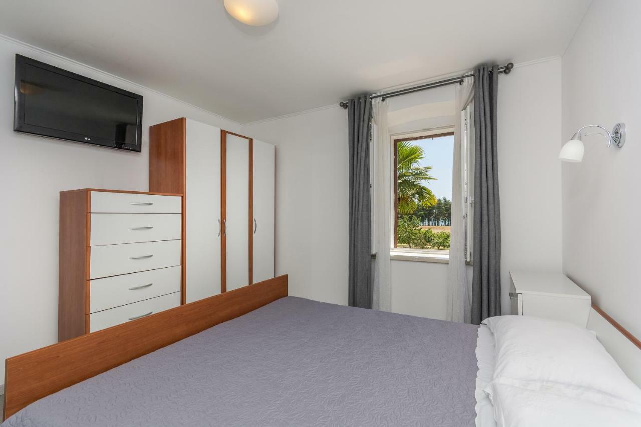 Apartments Mijat Novigrad Istria Eksteriør bilde