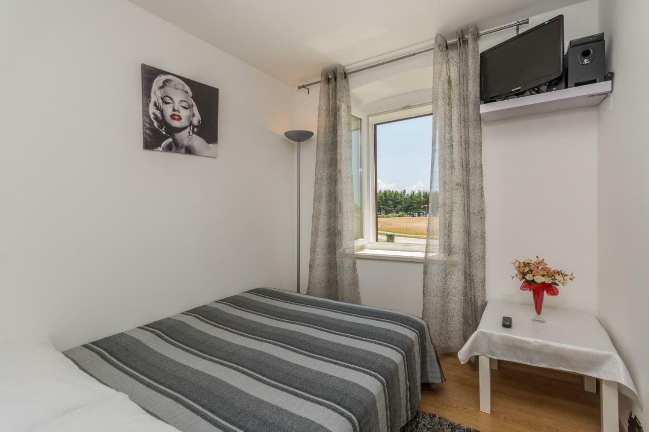 Apartments Mijat Novigrad Istria Eksteriør bilde